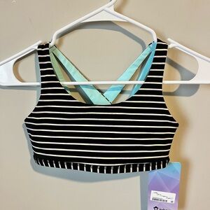NWT IVIVVA girls Black and White workout top